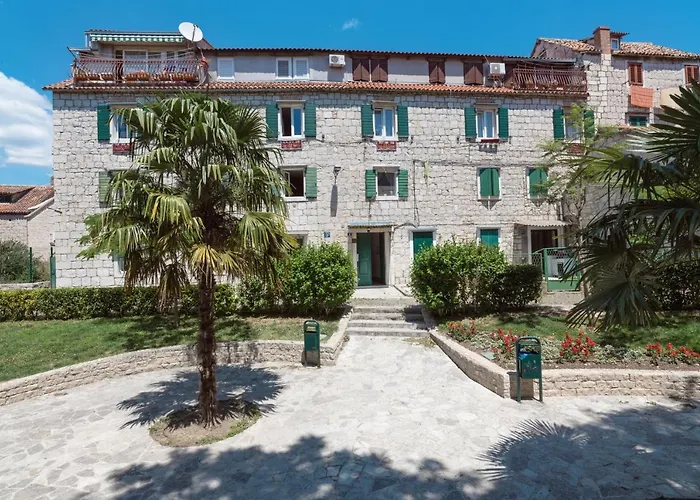 Palazzo D * Split