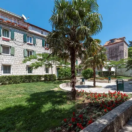Palazzo D *